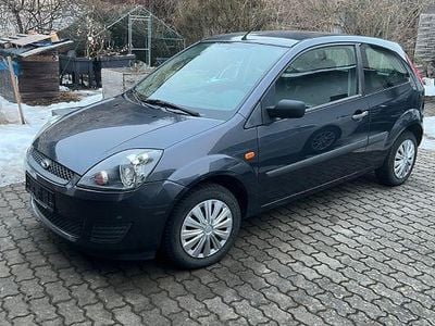 Grau Gebraucht 2007 Ford Fiesta Kleinwagen | 1.800 € (Fairer Preis)