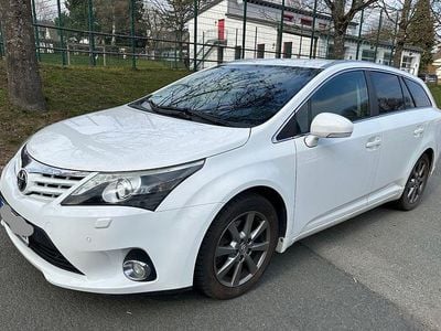 Gebraucht Toyota Avensis Comfort 150 PS (110 kW) 2013 Weiß Kombi