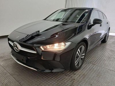 Schwarz Gebraucht 2022 Mercedes CLA200 Shooting Brake Progressive Kombi | 20.900 € (Fairer Preis)