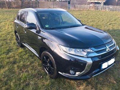 Gebraucht Mitsubishi Outlander P-HEV Top 203 PS (149 kW) 2017 Schwarz SUV