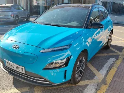 Gebraucht Hyundai Kona Select 150 kW (204 PS) 2023 Blau SUV