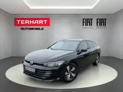 Gebraucht VW Passat Elegance 150 PS (110 kW) 2025 Schwarz Kombi
