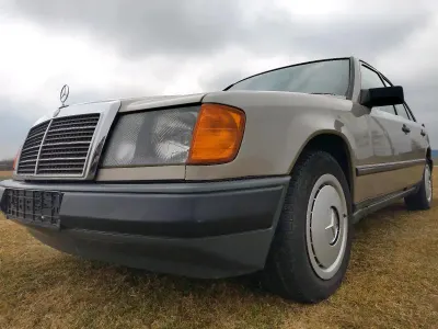 Gebraucht Mercedes E230 136 PS (100 kW) 1988 Gold Limousine