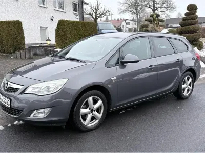 Gebraucht Opel Astra 140 PS (102 kW) 2012 Silber Kombi