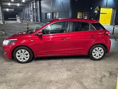 Gebraucht Hyundai i20 75 PS (55 kW) 2015 Rot Kleinwagen