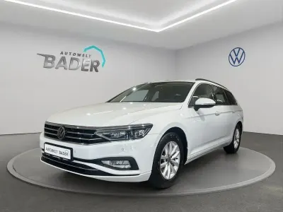 Gebraucht VW Passat Business 150 PS (110 kW) 2023 Gletscherweiß metallic Kombi