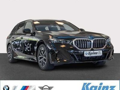 Gebraucht BMW 520 M Sport 197 PS (144 kW) 2024 Black sapphire metallic Kombi