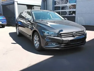 Gebraucht VW Passat Business 150 PS (110 kW) 2023 Grau Kombi