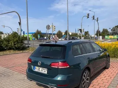 Gebraucht VW Golf VII Highline 150 PS (110 kW) 2017 Grün Kombi