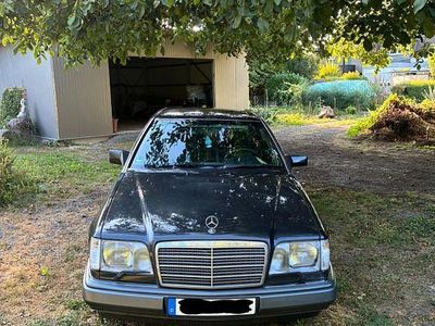 Second-hand Mercedes 220 150 CP (110 kW) 1993 Negru Coupe