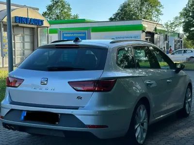Używany Seat Leon ST FR 184 KM (135 kW) 2017 Srebrny Kombi