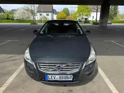 Usata Volvo S60 Kinetic 136 CV (100 kW) 2013 Nero Berlina