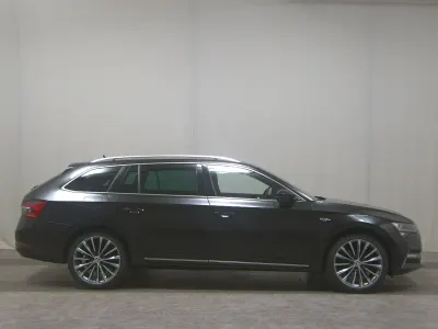 Gebraucht Skoda Superb LAURIN & KLEMENT 218 PS (160 kW) 2023 Schwarz Kombi
