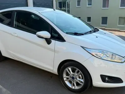 Gebraucht Ford Fiesta 75 PS (55 kW) 2016 Weiß Kleinwagen