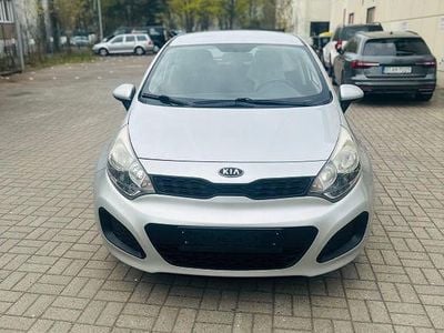 Gebraucht Kia Rio Edition 7 109 PS (80 kW) 2011 Silber Limousine