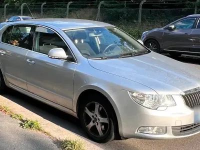 Gebraucht Skoda Superb 160 PS (117 kW) 2009 Silber Limousine