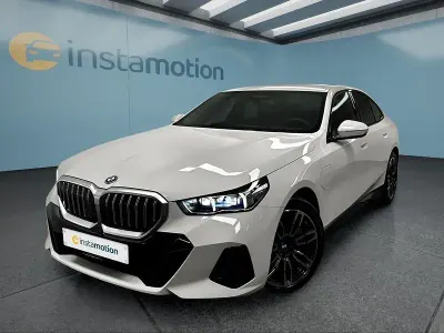 Gebraucht BMW 550e M Sport 489 PS (359 kW) 2025 Weiß Limousine