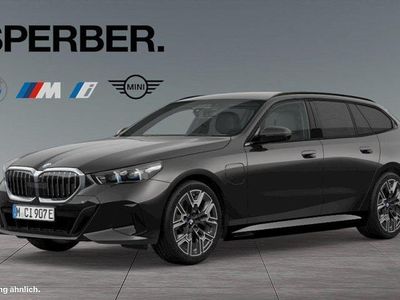 Neu BMW 550e M Sport 489 PS (359 kW) 2026 Grau Limousine
