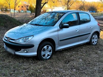 Gebraucht Peugeot 206 75 PS (55 kW) 2005 Silber Kleinwagen