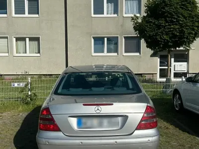 Gebraucht Mercedes E220 150 PS (110 kW) 2003 Silber Limousine
