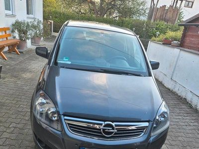 Grau Gebraucht 2011 Opel Zafira Eco Van / Kleinbus | 3.500 € (Fairer Preis)