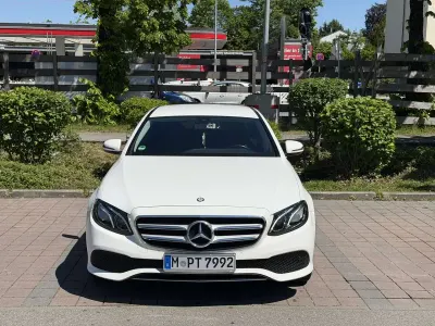 Gebraucht Mercedes E220 194 PS (142 kW) 2016 Weiß Limousine