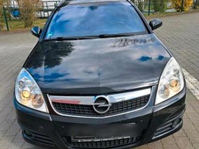 Schwarz Gebraucht 2006 Opel Vectra Kombi | 1.500 €