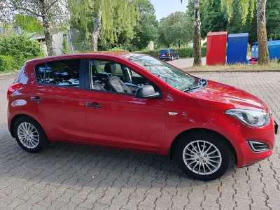 Gebraucht Hyundai i20 Trend 86 PS (63 kW) 2014 Rot Kleinwagen