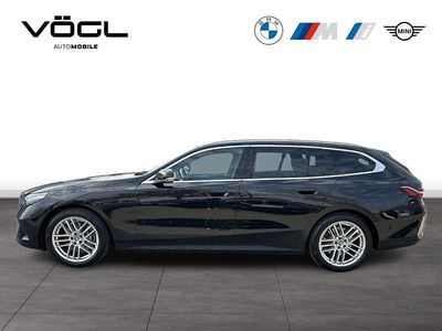 Gebraucht BMW 540 Sport Line 286 PS (210 kW) 2024 Saphirschwarz Kombi