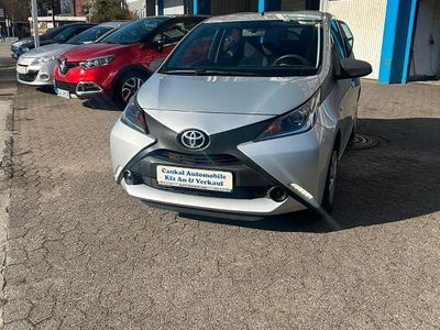 Gebraucht Toyota Aygo 69 PS (50 kW) 2016 Silber Kleinwagen