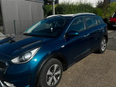 Gebraucht Kia Niro 141 PS (103 kW) 2018 Grau SUV