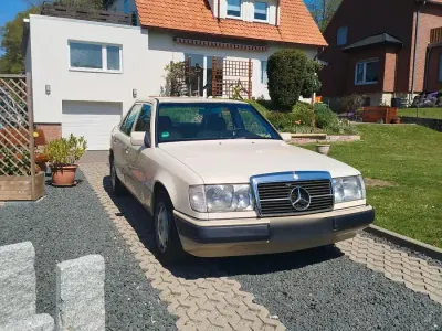 Gebraucht Mercedes 200 102 PS (75 kW) 1995 Beige Limousine
