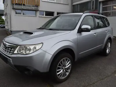 Käytetty Subaru Forester Comfort 147 HP (108 kW) 2012 Hopea Katumaasturi