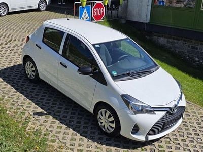 Gebraucht Toyota Yaris Edition 69 PS (50 kW) 2015 Weiß Kleinwagen