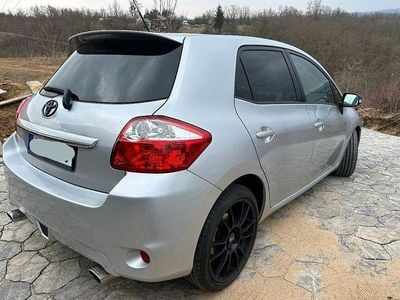 Second-hand Toyota Auris 132 CP (97 kW) 2013 Argintiu Berlinǎ