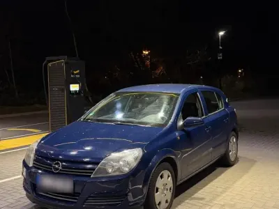 Second-hand Opel Astra 90 CP (66 kW) 2005 Albastru Hatchback