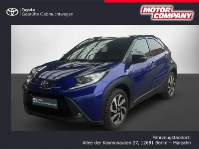Gebraucht Toyota Aygo X Basis 72 PS (52 kW) 2023 Juniper blue metallic/ night sky black SUV