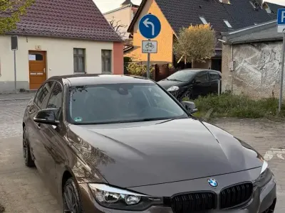 Gebraucht BMW 320 184 PS (135 kW) 2014 Braun Limousine
