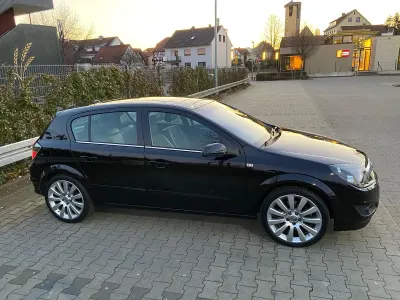 Gebraucht Opel Astra Cosmo 179 PS (131 kW) 2008 Schwarz Limousine