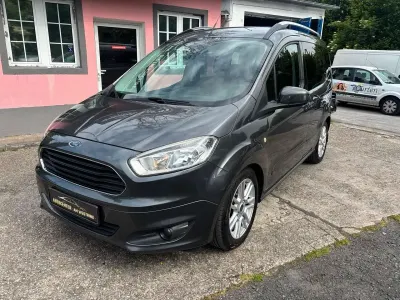 Gebraucht Ford Tourneo Courier Titanium 95 PS (69 kW) 2016 Grau Van / Kleinbus
