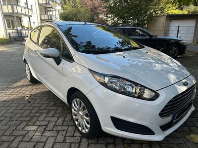 Gebraucht Ford Fiesta Trend 60 PS (44 kW) 2014 Weiß Kleinwagen