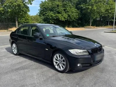 Gebraucht BMW 318 Basis 143 PS (105 kW) 2010 Schwarz Limousine