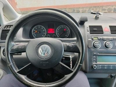 Second-hand VW Touran 150 CP (110 kW) 2005 Argintiu Monovolum