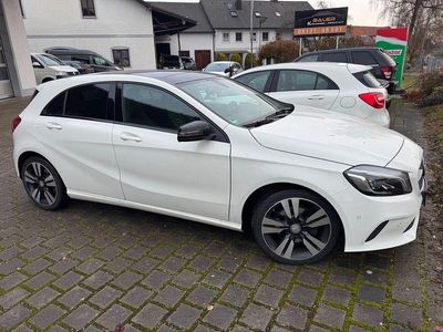 Gebraucht Mercedes A180 Style 122 PS (89 kW) 2016 Weiß Limousine