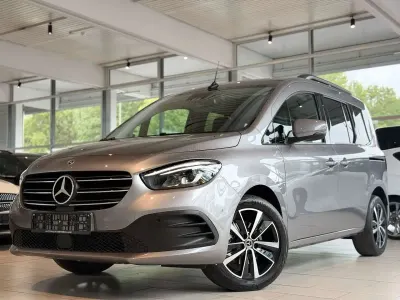 Gebraucht Mercedes T180 116 PS (85 kW) 2023 Chromitgrau Van / Kleinbus