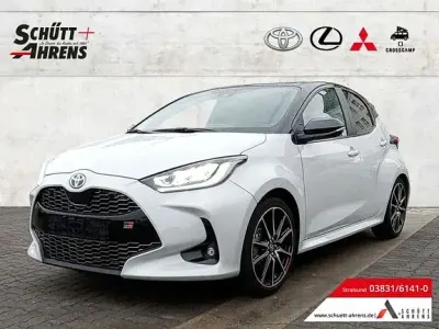 Gebraucht Toyota Yaris Sport 116 PS (85 kW) 2022 Dynamic grey silber metallic, dach schwarz Kleinwagen