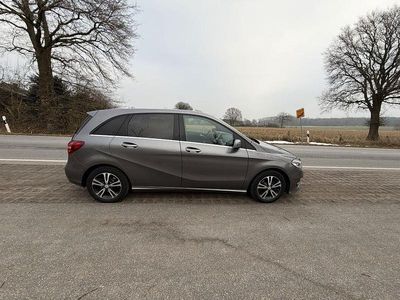 Gebraucht Mercedes B220 177 PS (130 kW) 2016 Grau Van / Kleinbus