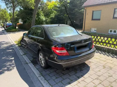 Gebraucht Mercedes C200 136 PS (100 kW) 2011 Schwarz Limousine