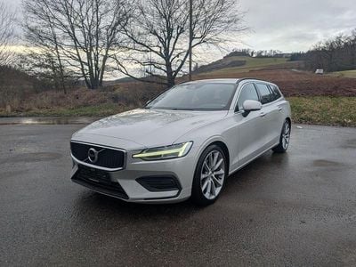 Gebraucht Volvo V60 Momentum 197 PS (144 kW) 2021 Kombi