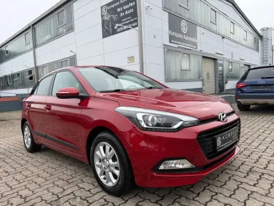 Gebraucht Hyundai i20 Passion 120 PS (88 kW) 2016 Rot Limousine